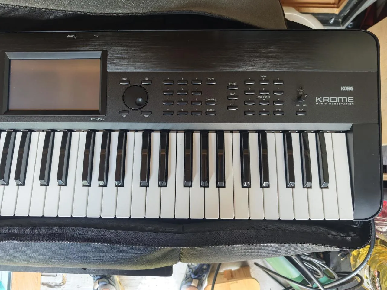 Prodám Korg Krome 61