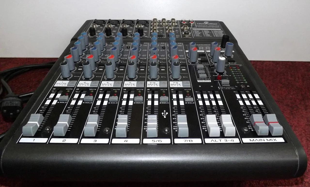 Prodám analog Soundsation-402UFX