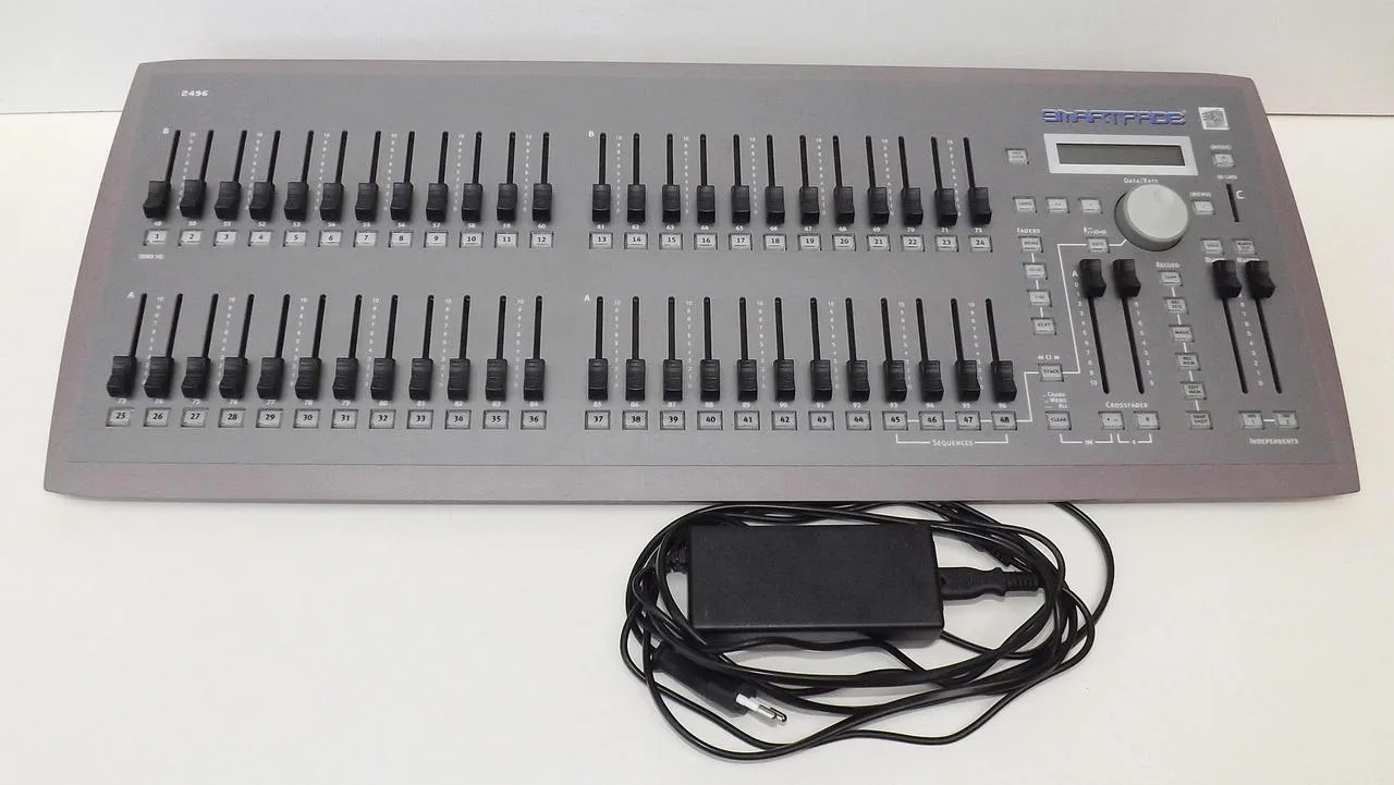 Prodám DMX  pult ETC SmartFade2496