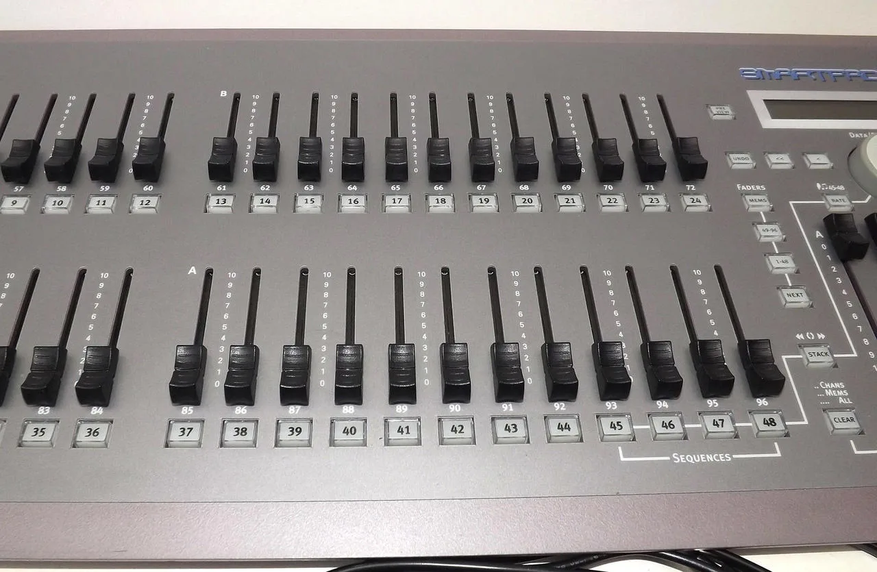 Prodám DMX  pult ETC SmartFade2496
