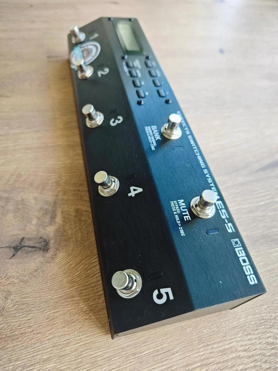 Efektová přepínací multi lišta BOSS ES-5