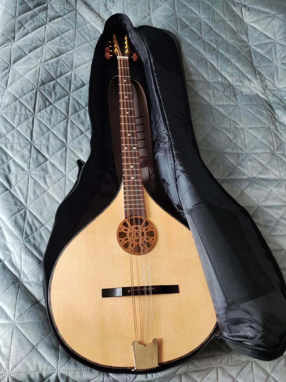 PRODÁM IRSKÉ KONCERTNÍ BOUZOUKI