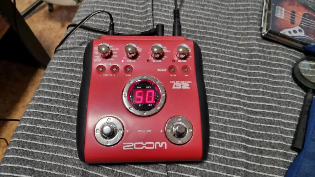 Prodám efekt pro basovou kytaru B2 Zoom
