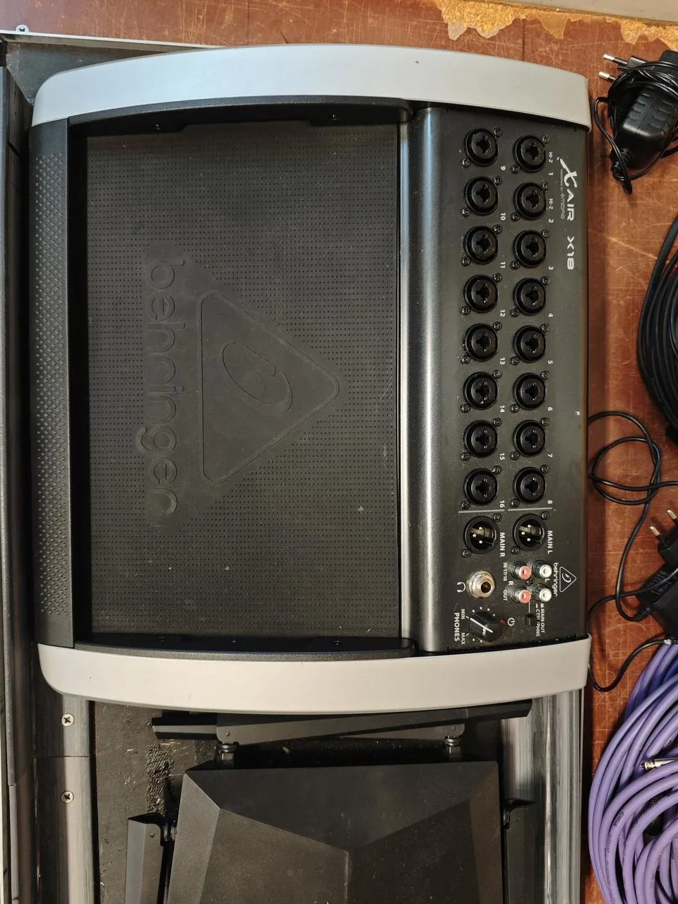 Behringer X18