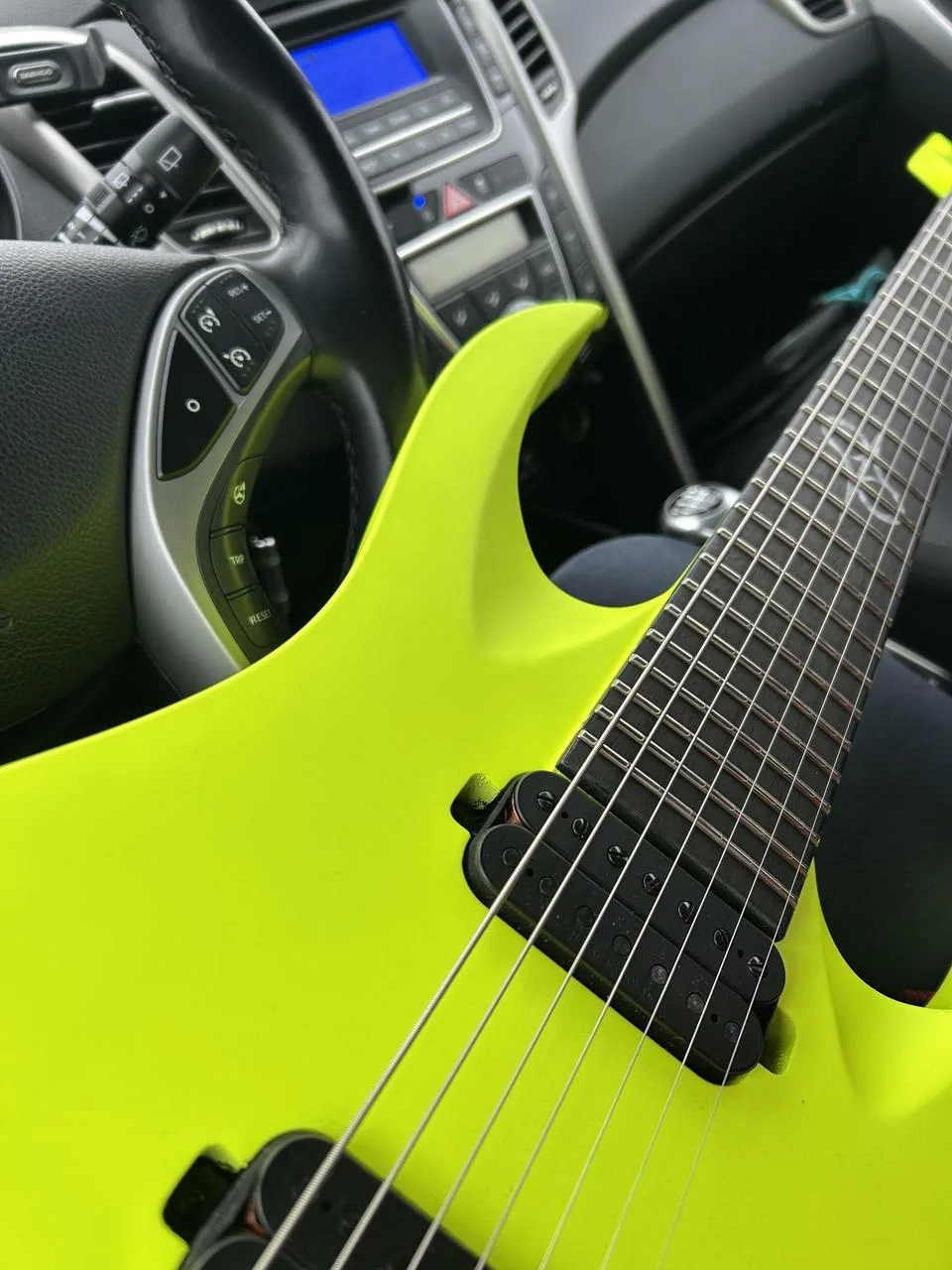 Solar A2.7 LN – Lemon Neon Matte