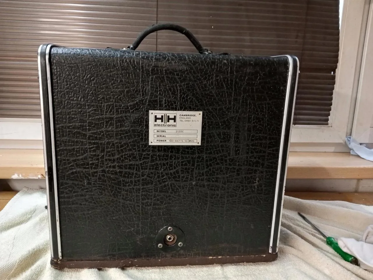 Prodám dva masivní kytarové reproboxy 1x12