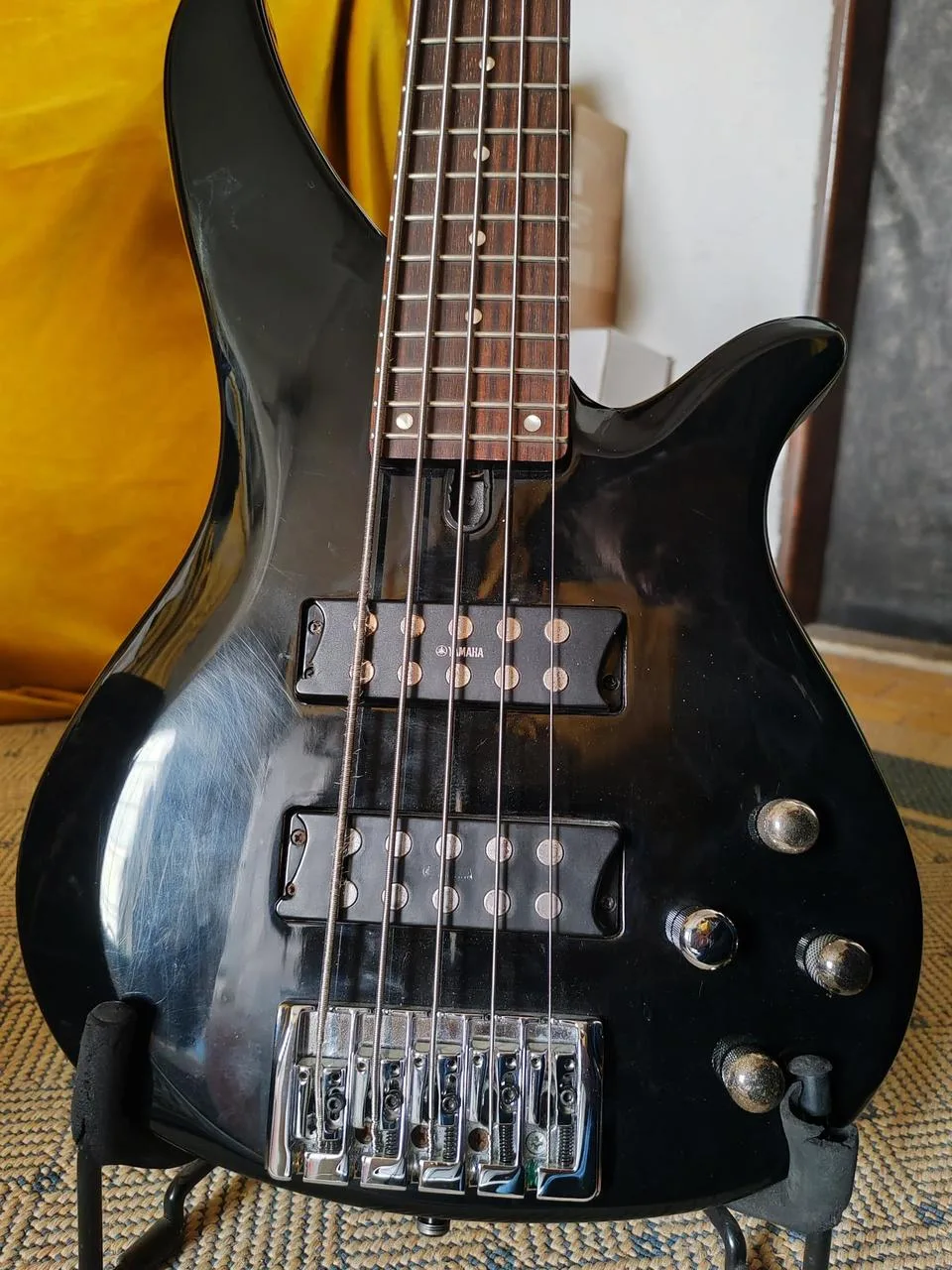 Prodám baskytaru Yamaha