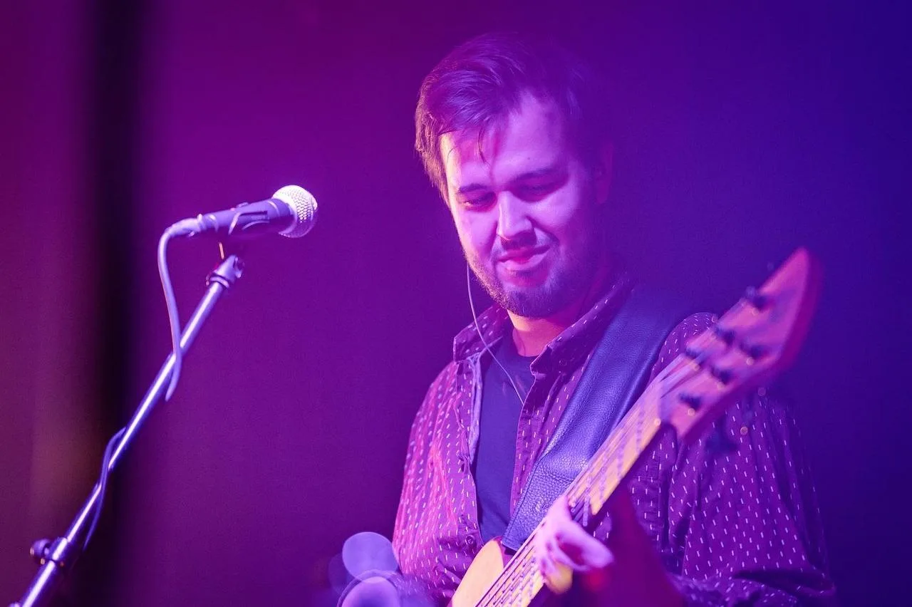 Lekce baskytary / Bass lessons (CZ/EN)
