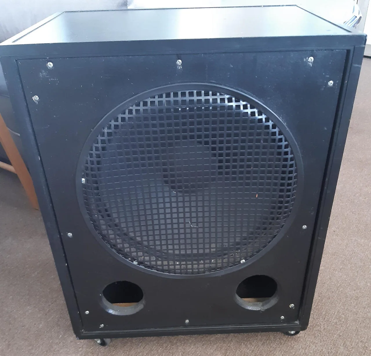 Bedna pro baskytaru nebo jako pas. Subwoofer s repro FANE