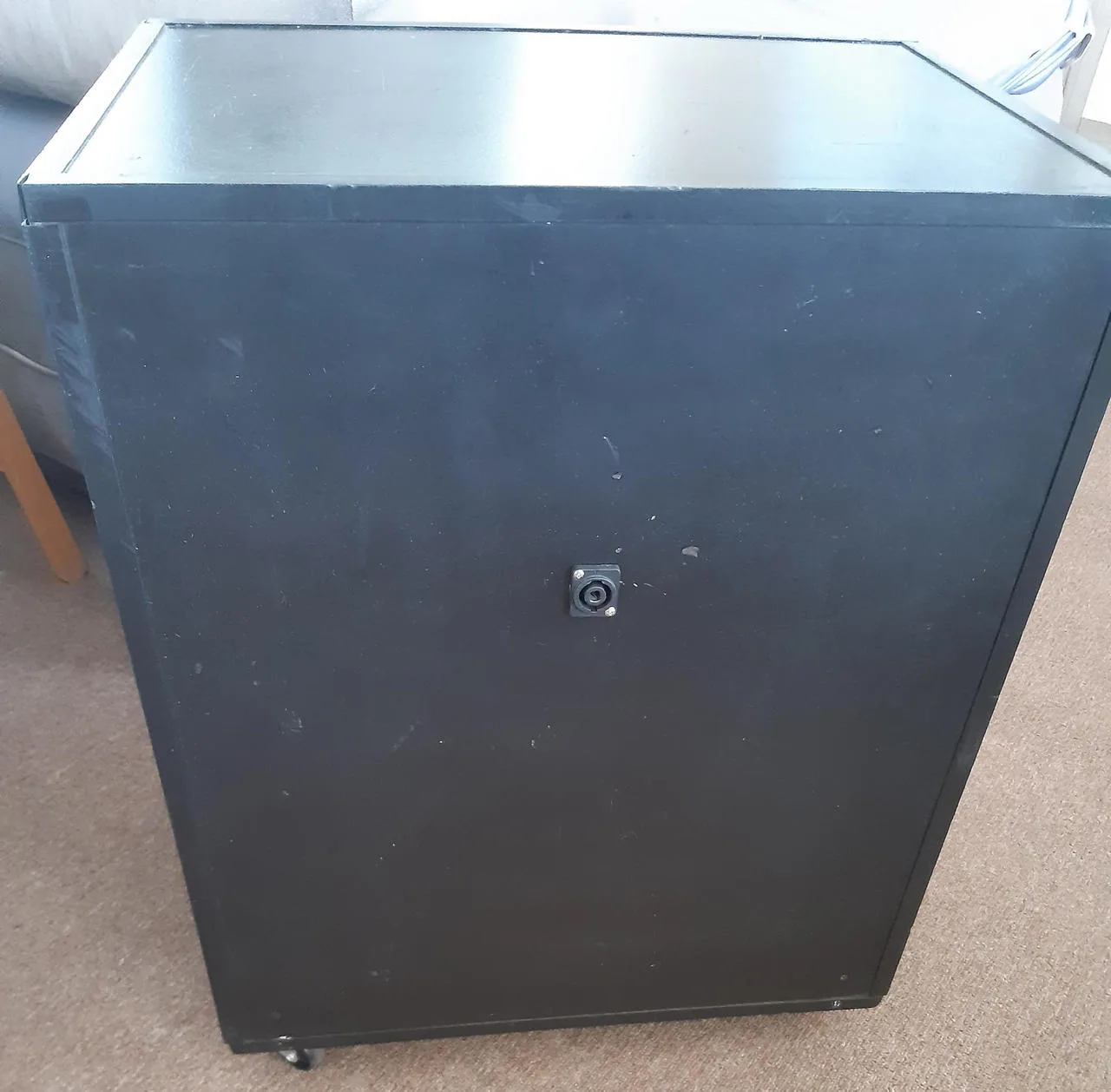 Bedna pro baskytaru nebo jako pas. Subwoofer s repro FANE