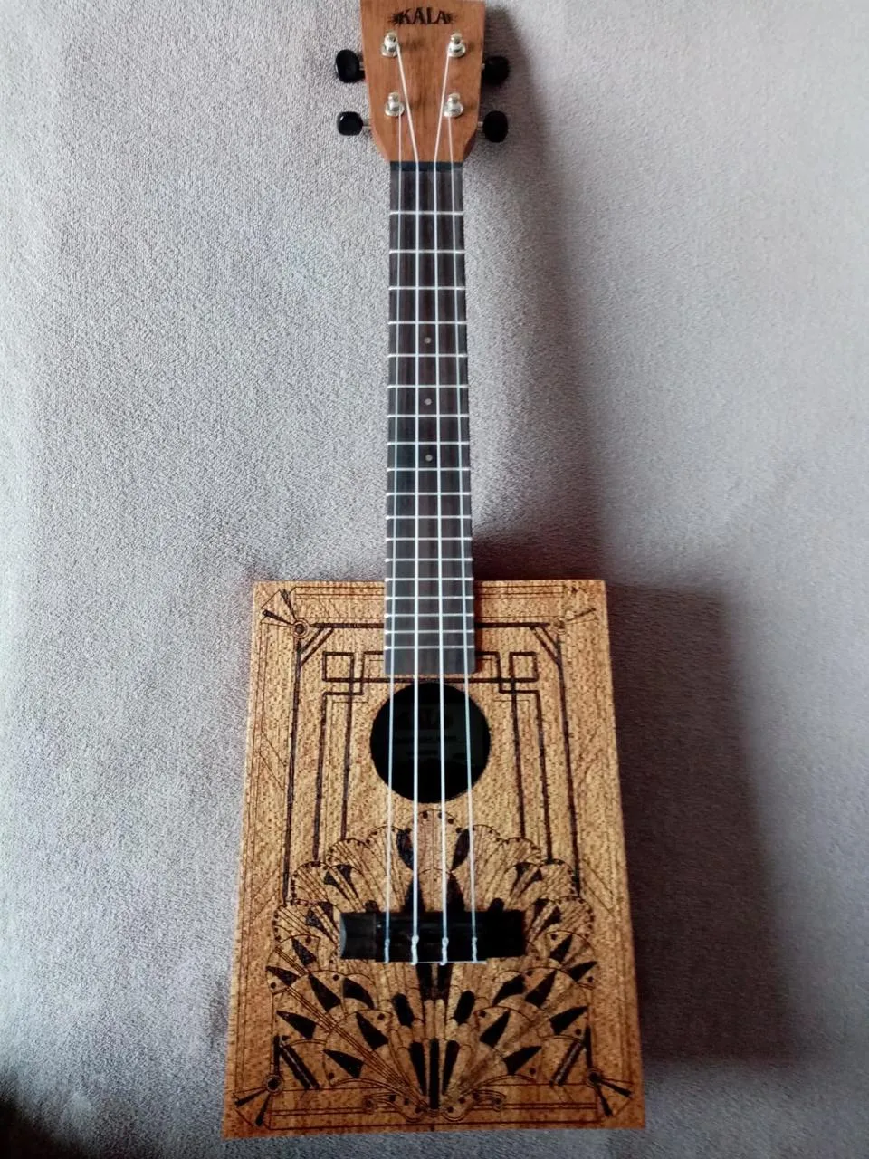Ukulele KALA cigaret box