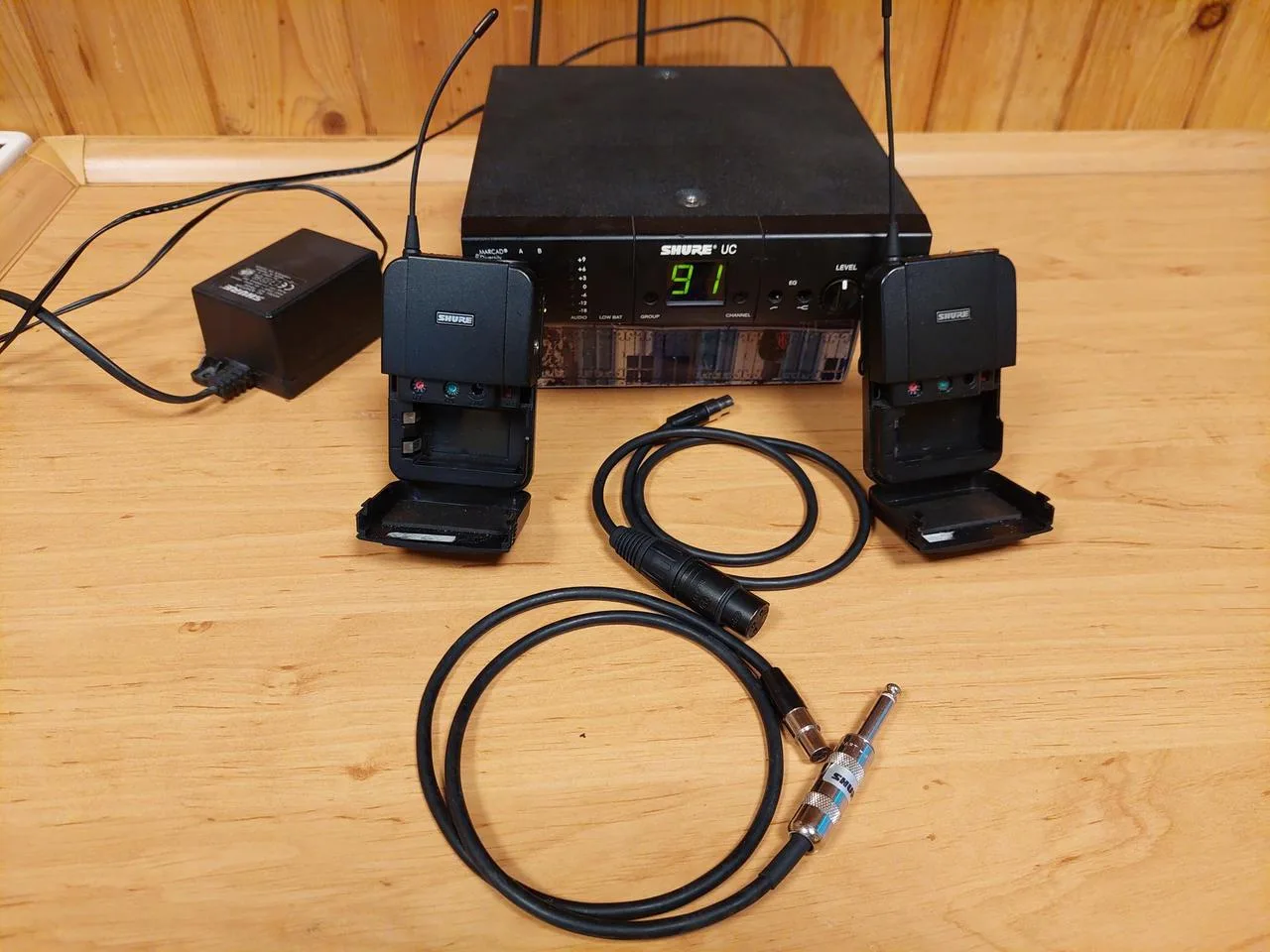 1 x Bezdrátový  Shure UC pro kytaru - baskytaru, hlavový mic