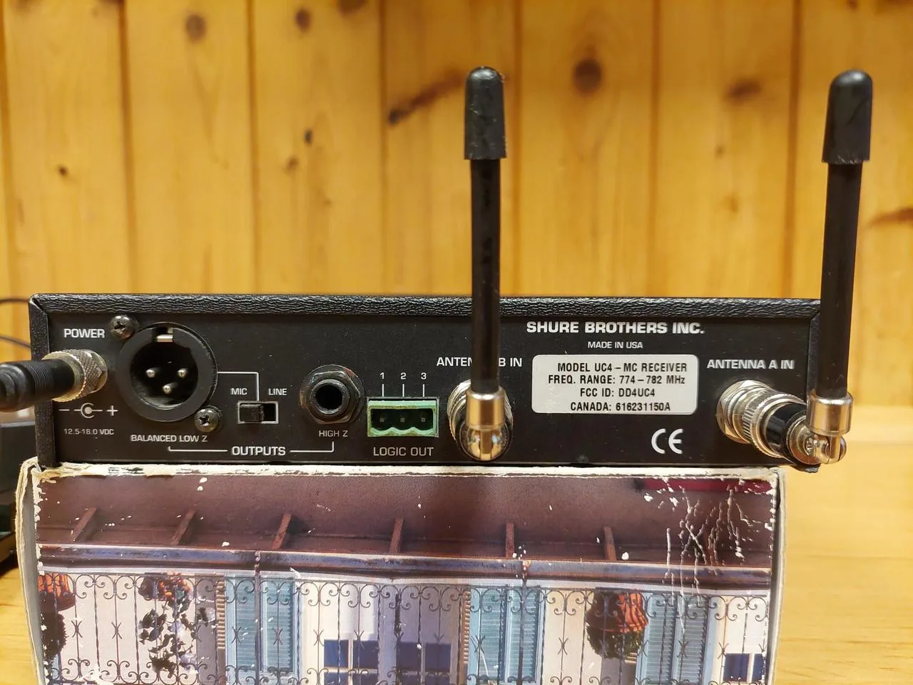 1 x Bezdrátový  Shure UC pro kytaru - baskytaru, hlavový mic