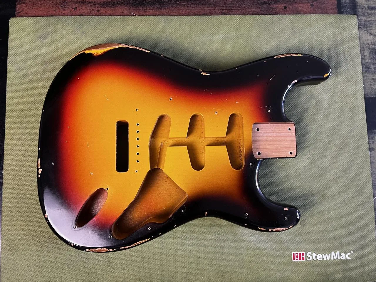 Nitro relic body strat (sunburst 1964)