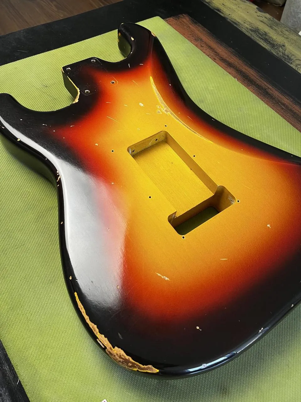 Nitro relic body strat (sunburst 1964)