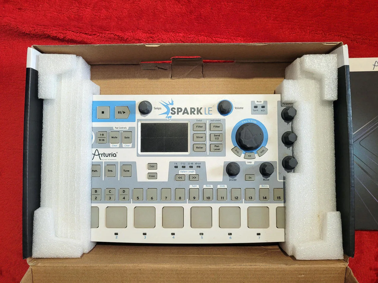 DRUM MACHINE Arturia Spark LE + software SPARK 2