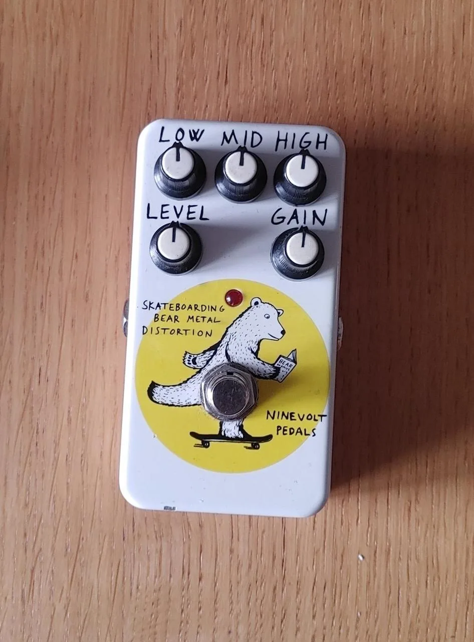 Skateboarding bear metal distortion - Ninevolt pedals