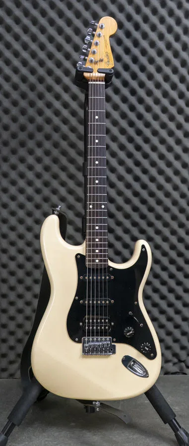 Prodám Fender strat Japan E series