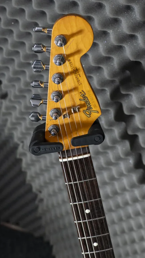 Prodám Fender strat Japan E series