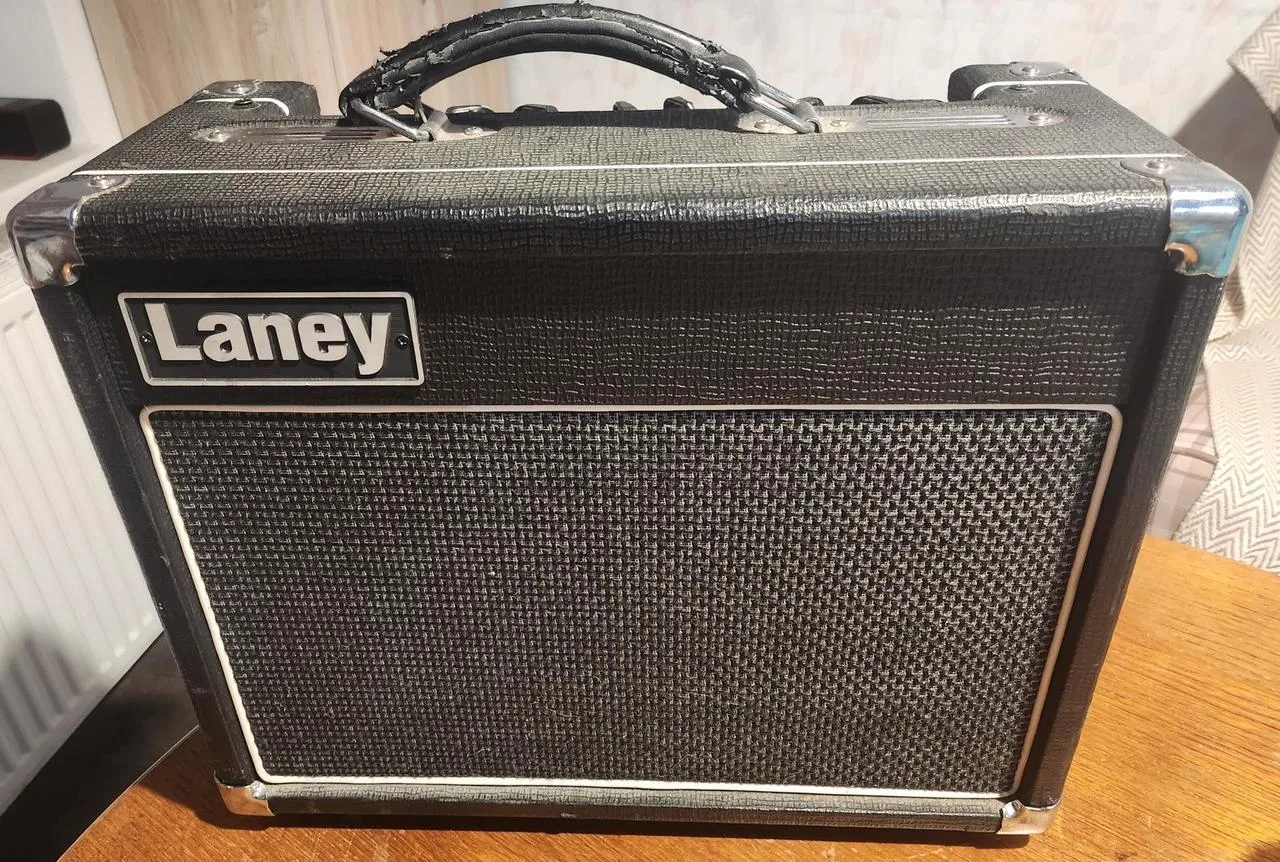 kombo Laney VC 15, doprava na výd. místo v ceně
