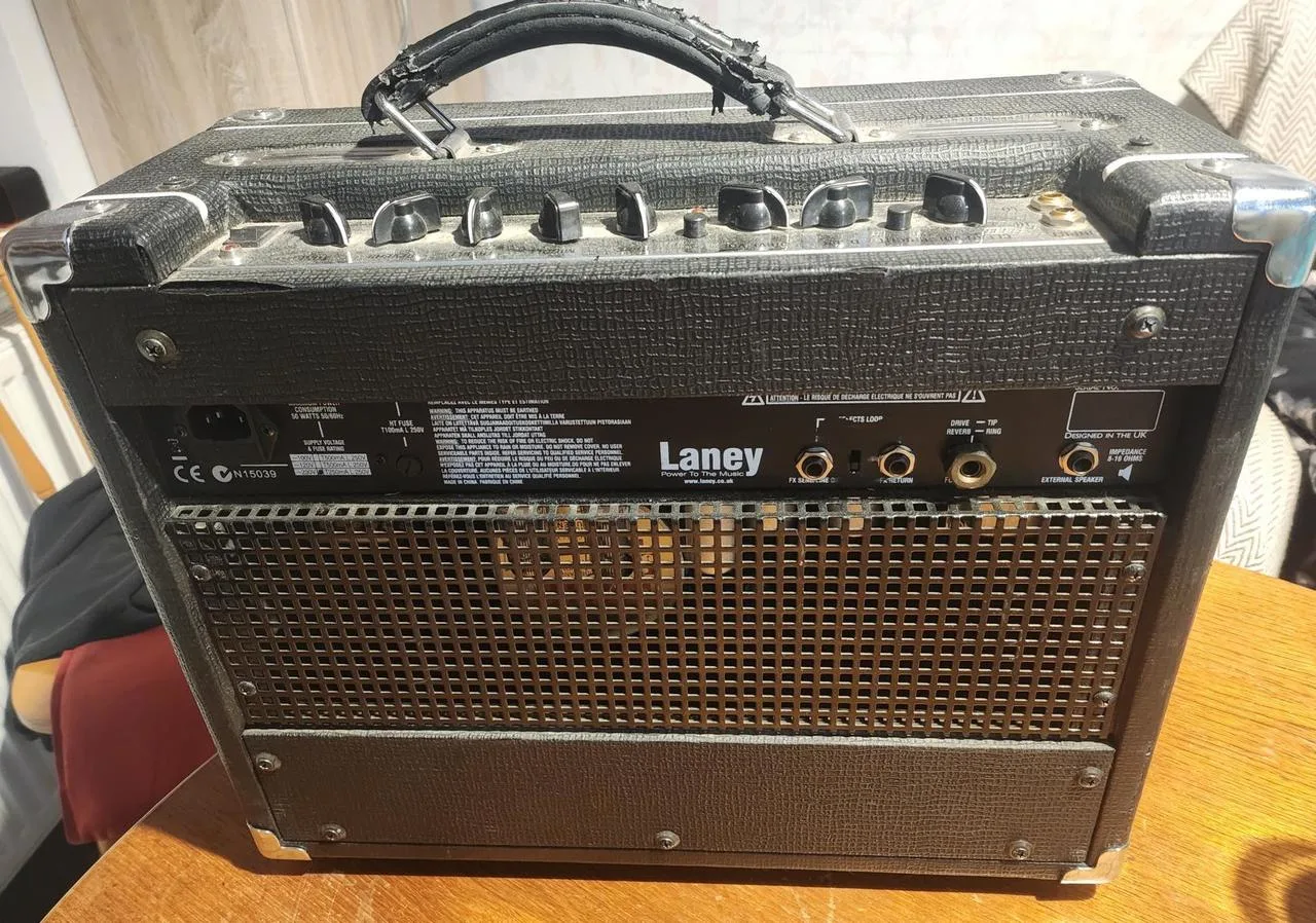 kombo Laney VC 15, doprava na výd. místo v ceně