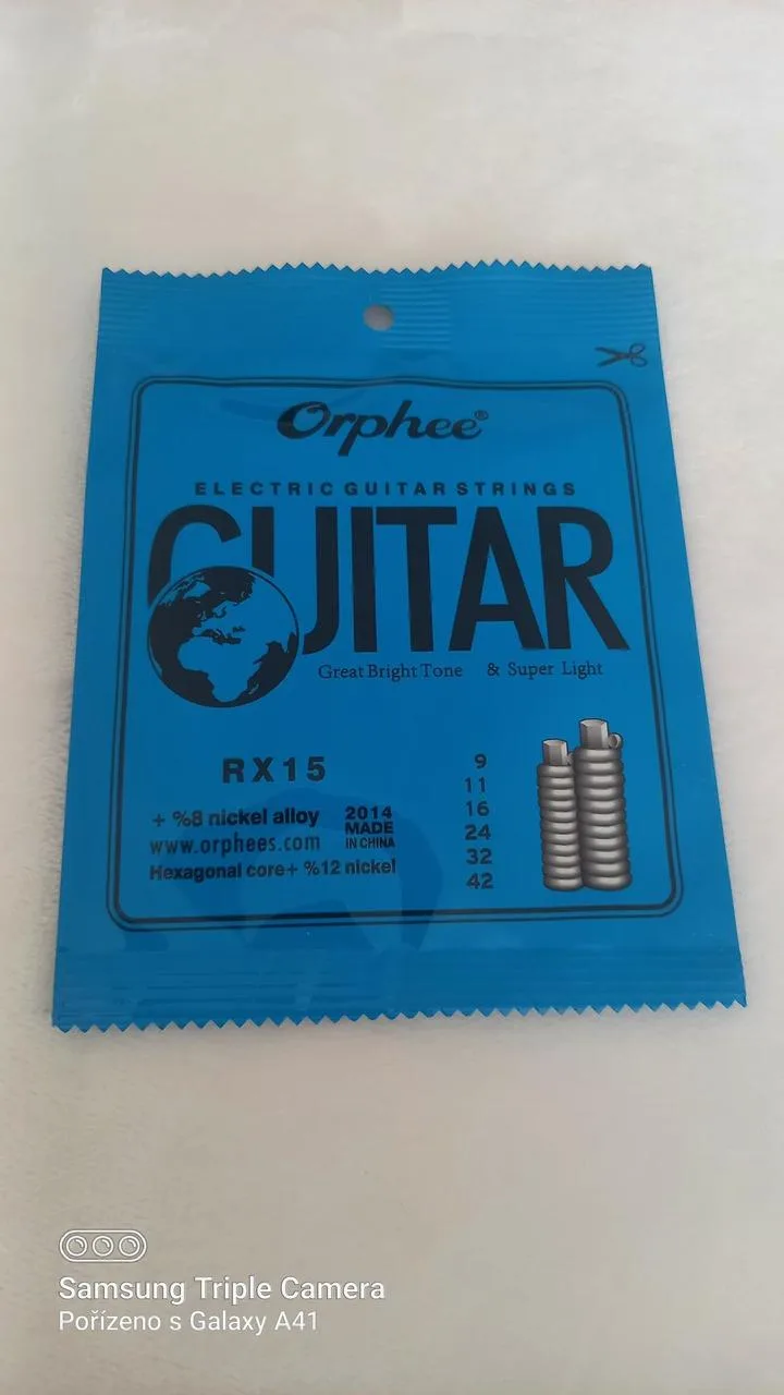 2x struny na elektrickou kytaru 9/42,( pro domácí cvičení)