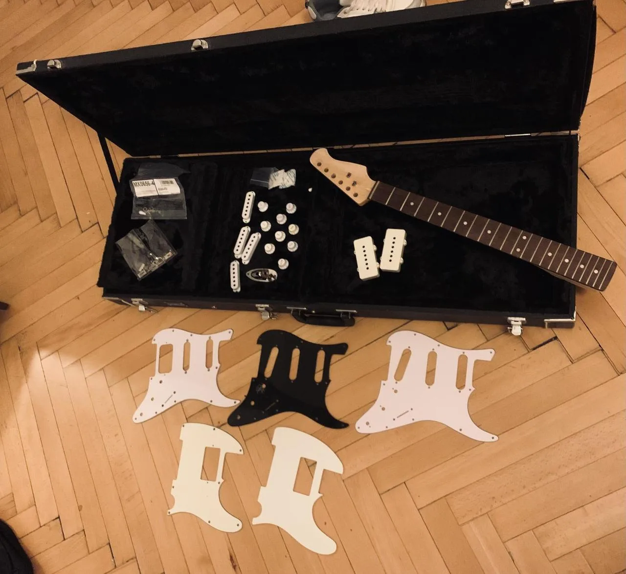 kufr pro elektrickou kytaru Razzor - Stratocaster