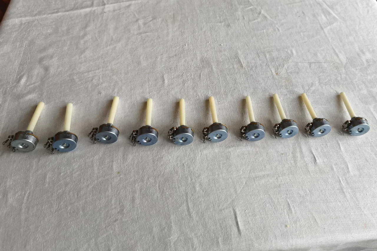 10ks 70s CTS 50kOhm Audio potenciometrů s dlouhou osičkou