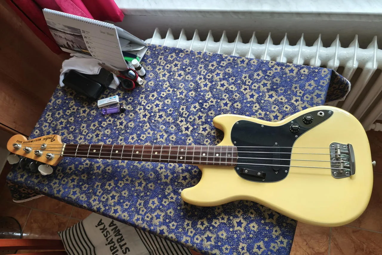 1978 Fender Musicmaster Bass s originálním pouzdrem