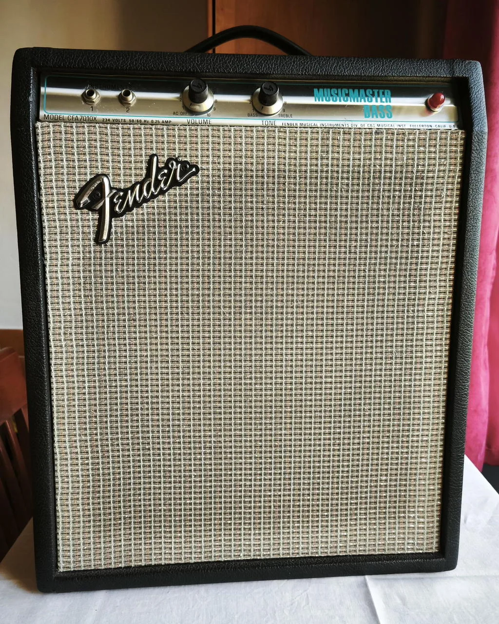 1977 Fender Musicmaster Bass Amp 230V