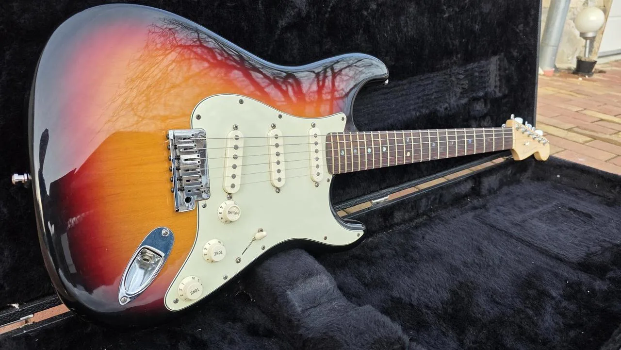 Fender American Deluxe Stratocaster®