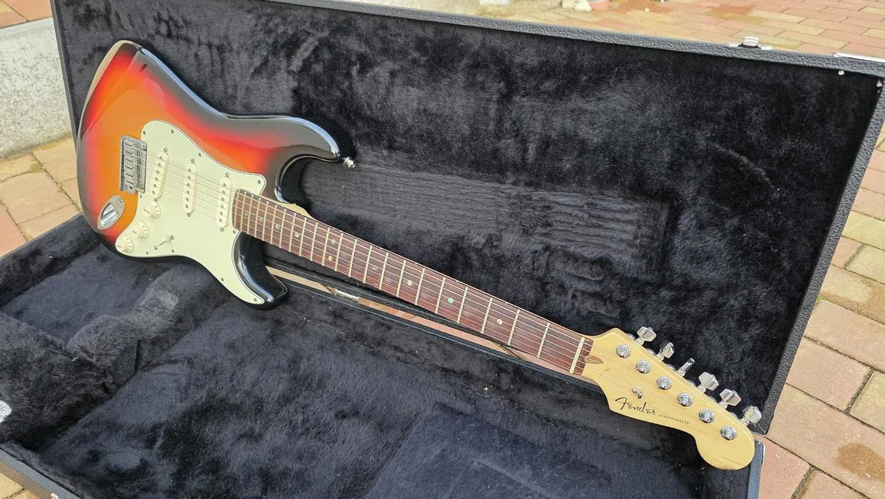 Fender American Deluxe Stratocaster®