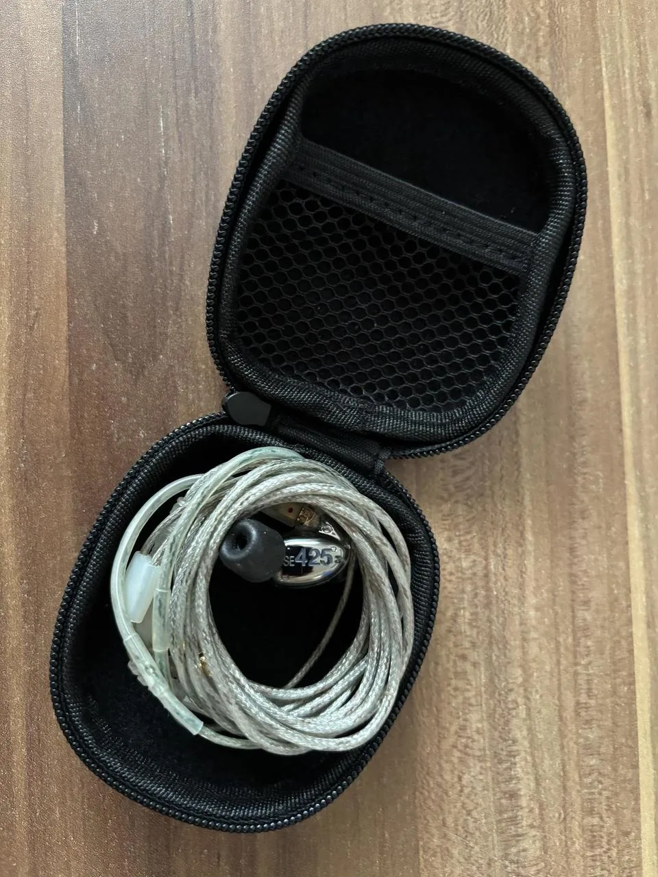 SHURE SE 425 in ear sluchátka