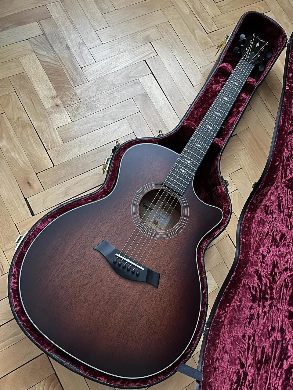 Taylor 324ce