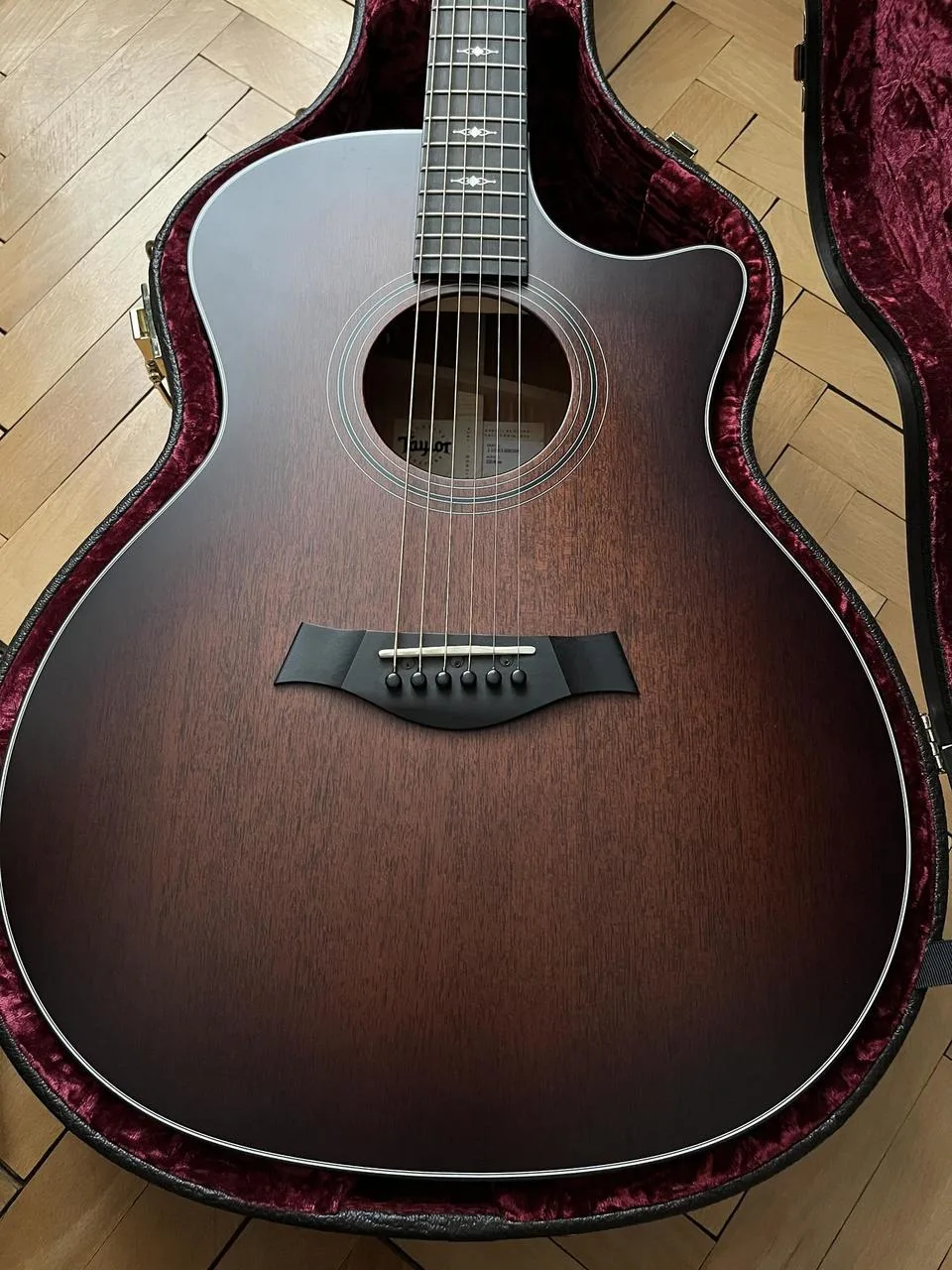 Taylor 324ce