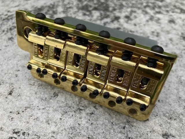 nová tremolo kobylka Fender 005-3275-000 zlatá gold