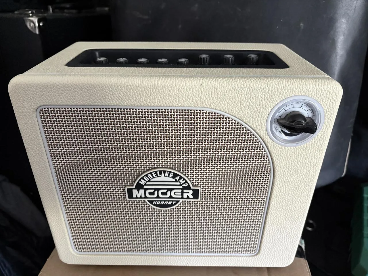 Mooer Hornet - modelingové kombo s bluetooth
