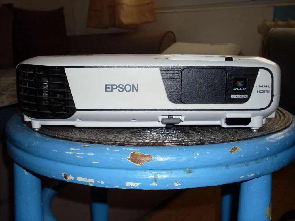 Epson PROJECTOR, MODEL H722B - rezervace