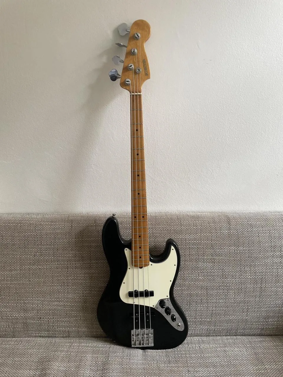 Fender / Schecter Jazz Bass