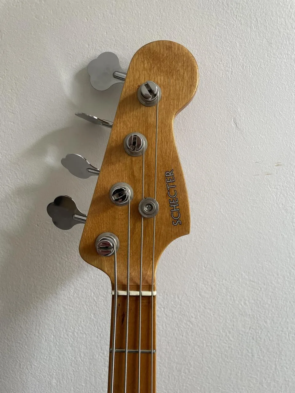 Fender / Schecter Jazz Bass