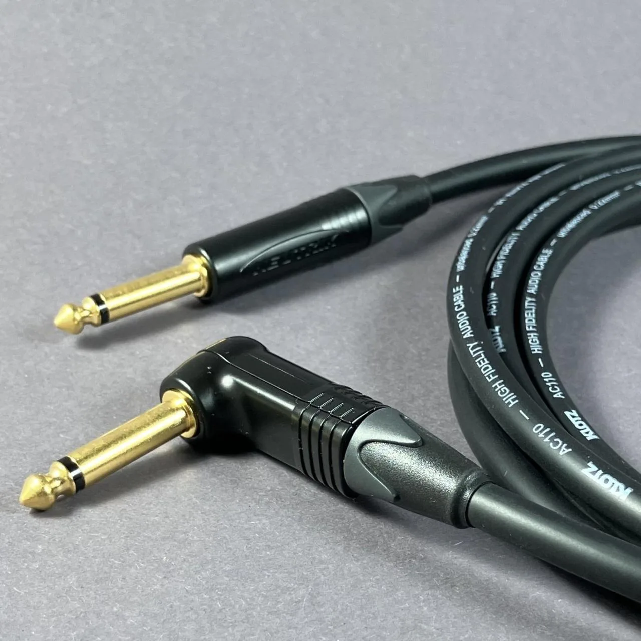 Kytarový kabel 3m KLOTZ + Neutrik (úhlový-rovný)