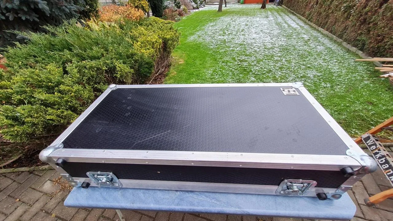 Prodám velký pedalboard