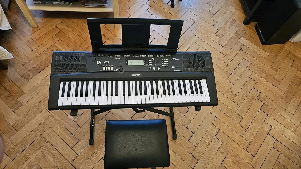 Klávesy Yamaha EZ-220 (stojan, sedák, brašna)