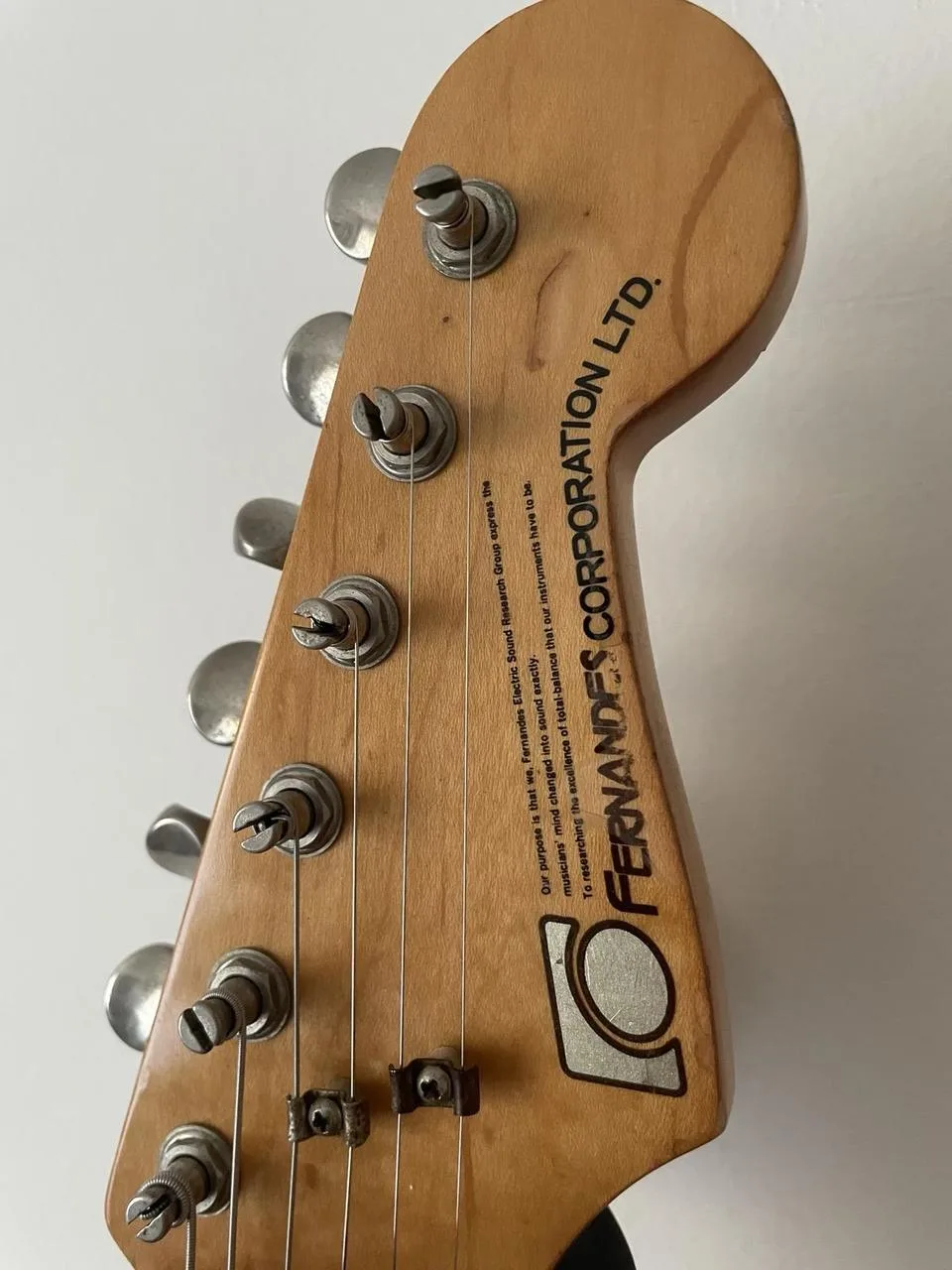 Fernandes Stone logo stratocas. REZERVACE