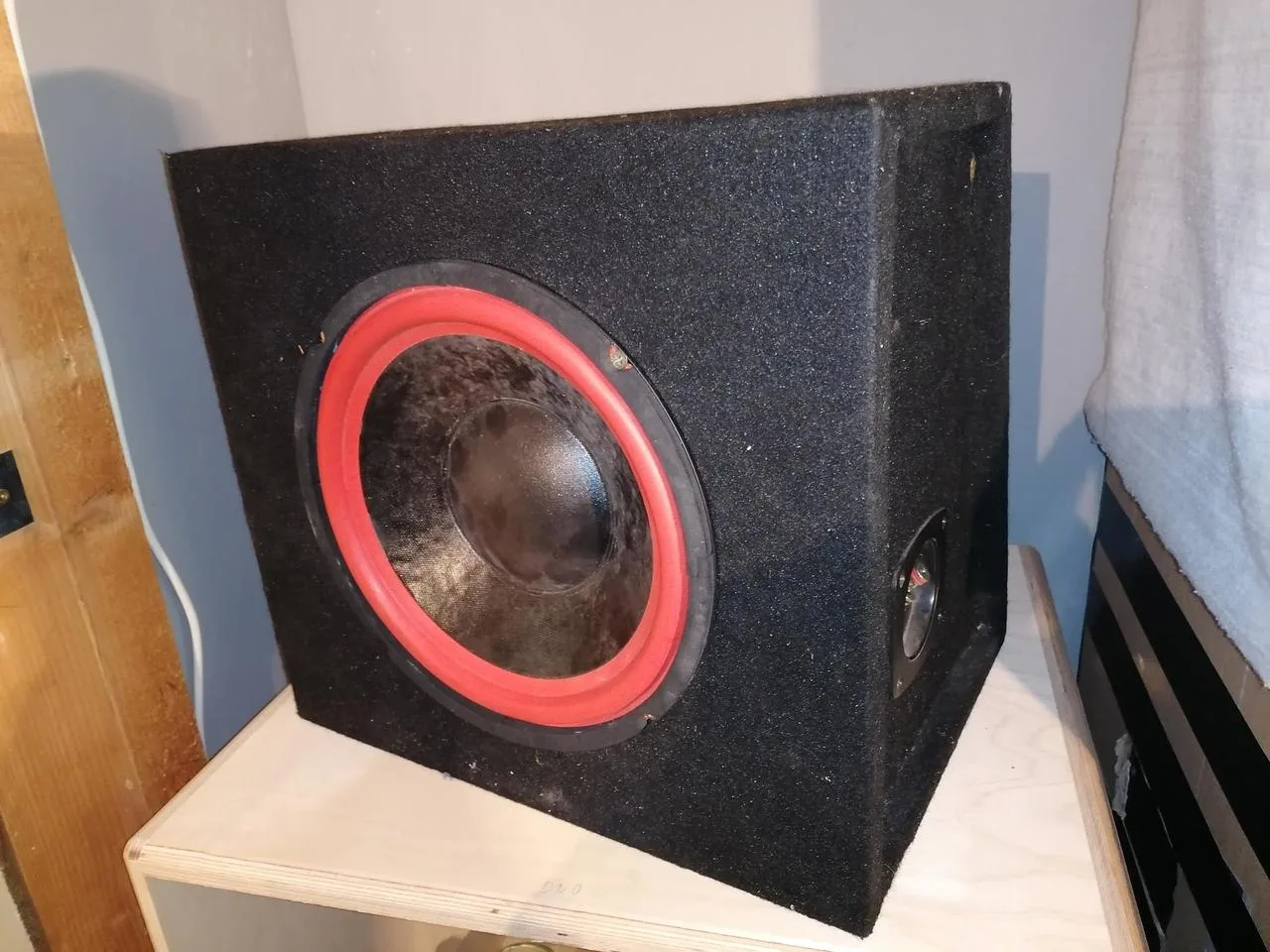 Subwoofer s boxem