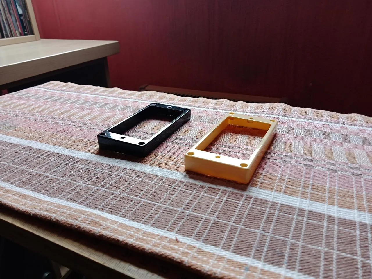 Rámečky pro humbuckery Partsland