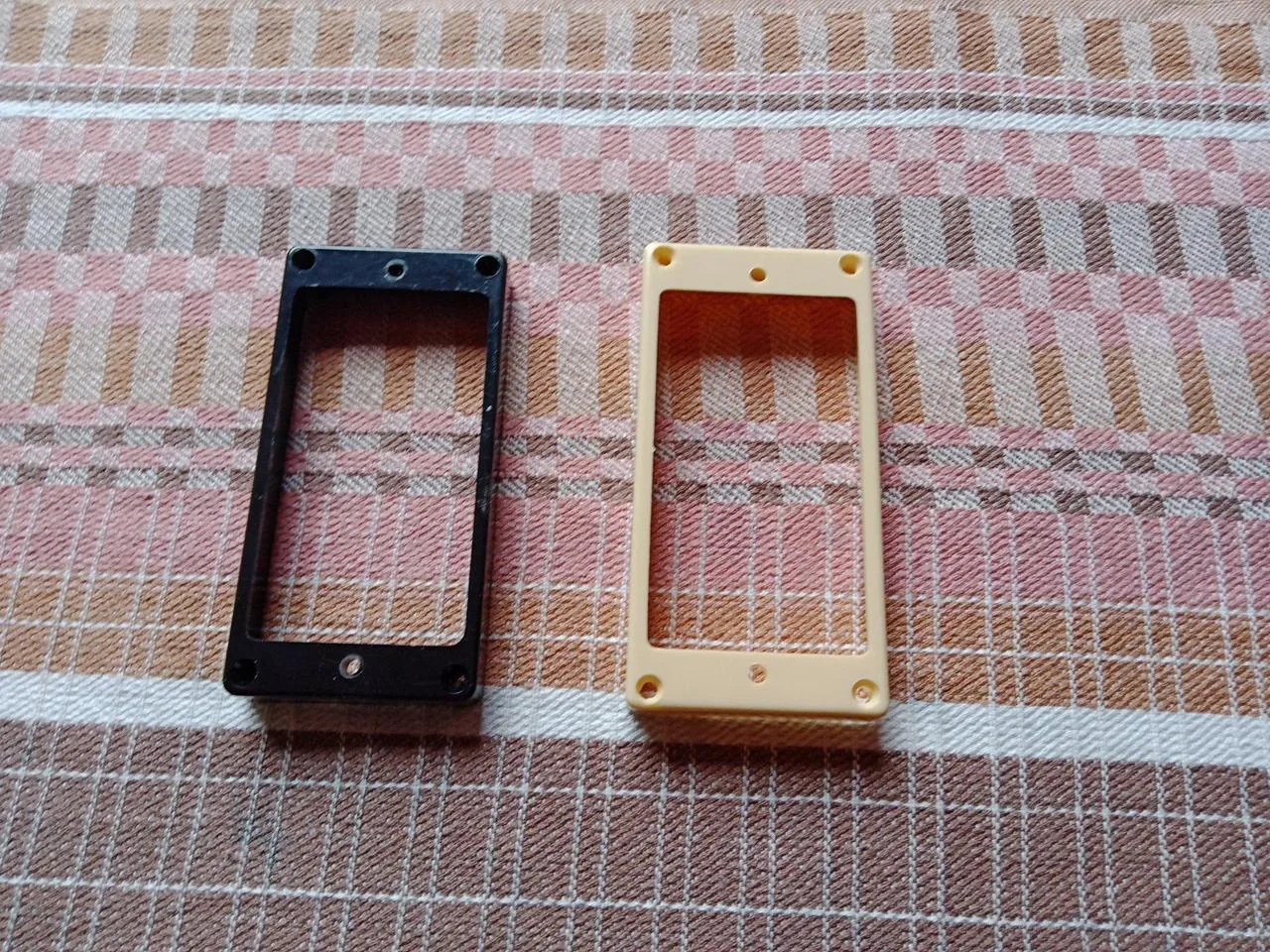 Rámečky pro humbuckery Partsland