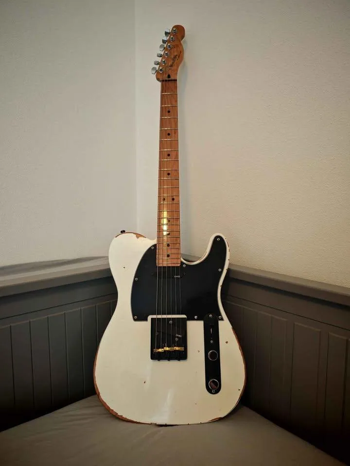 Olympic white nitro tele + fender krk + EMG