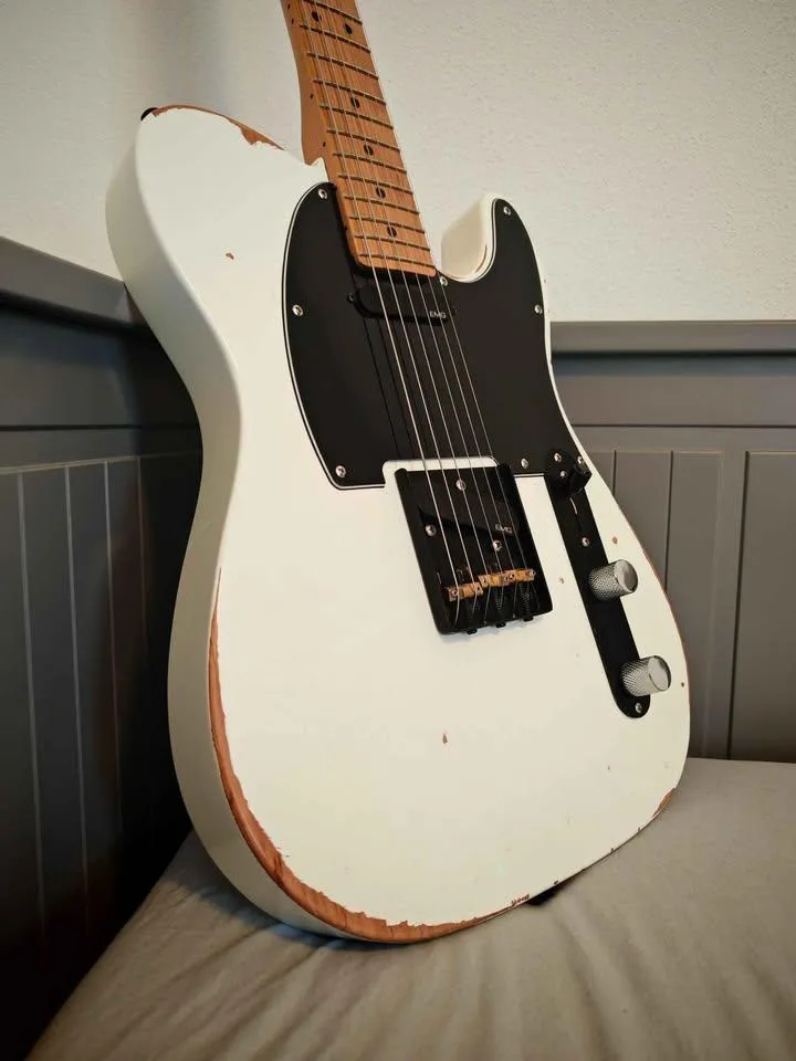 Olympic white nitro tele + fender krk + EMG