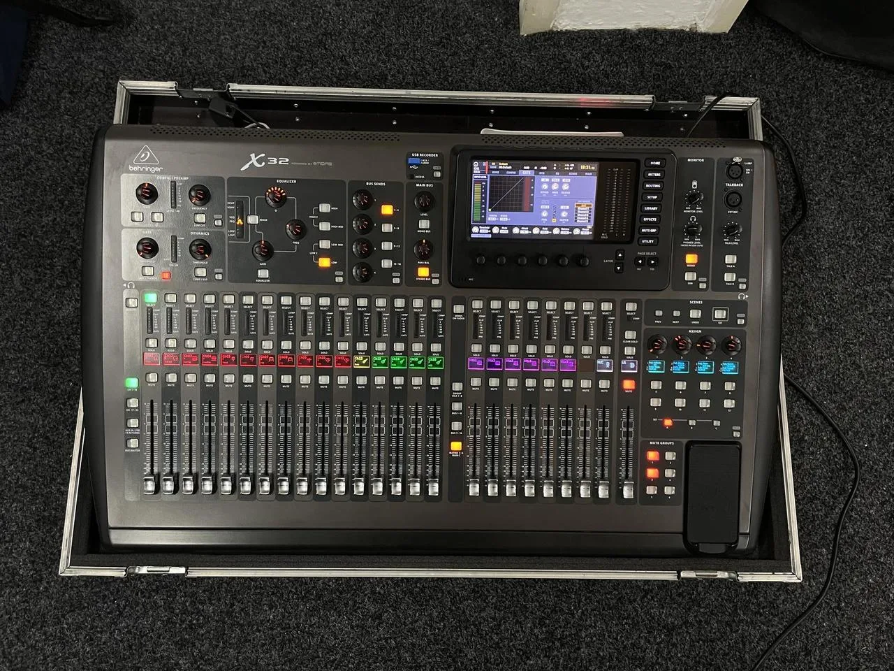 Behringer X32 + case